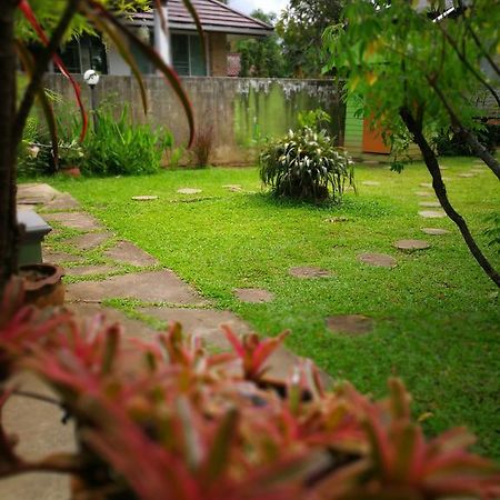 Baan Bua pensión Chiang Rai Exterior foto