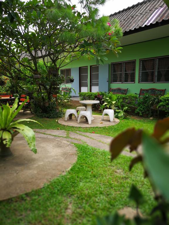 Baan Bua pensión Chiang Rai Exterior foto