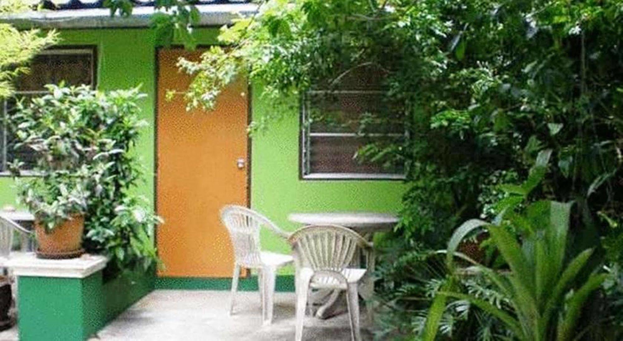 Baan Bua pensión Chiang Rai Exterior foto